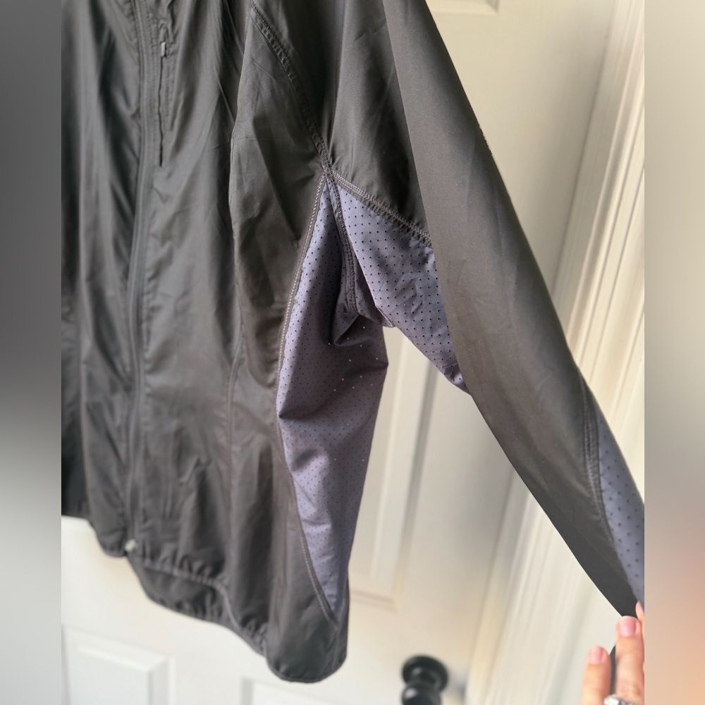 Athleta Black Ventilated Running Windbreaker 1x - Picture 2 of 5